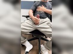 [Twit] [546] Amazing cumshot!