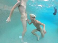 Gay au fond de la piscine gay porn tube