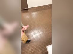 [Twit] [587] Who would mop up this floor with their tongue