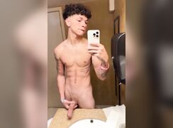 CUTE* TEEN SHOWS OFF