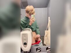 Dnz cute twink wanks in the lav on a train