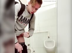 [Archive of GBT][0061] Quick wank in school toilet