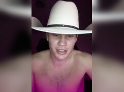 Hoy str8 cowboy jerking while he watch porn
