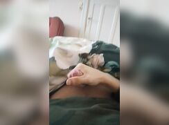 Teen Solo masturbation on bed