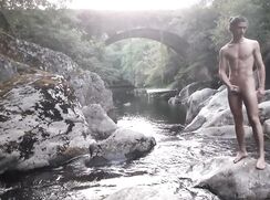 Exibicionist on the river