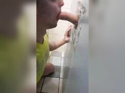 Brit Tom loves sucking cock through GloryHole!