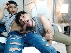 TWO FRINDS AND A QUICK BLOBJOW