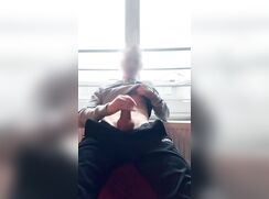 [Twit] [610] I hope my neighbours are not watching through the window