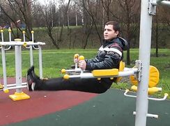 Mike18 works out in park