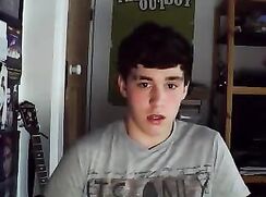 Straight uncut hottie CUMS