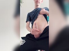 [Twit] [627] We all need a flatmate that cums a lot