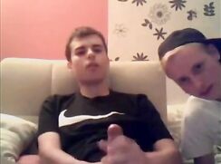 Gay & Bi Boy Mess Around On Cam