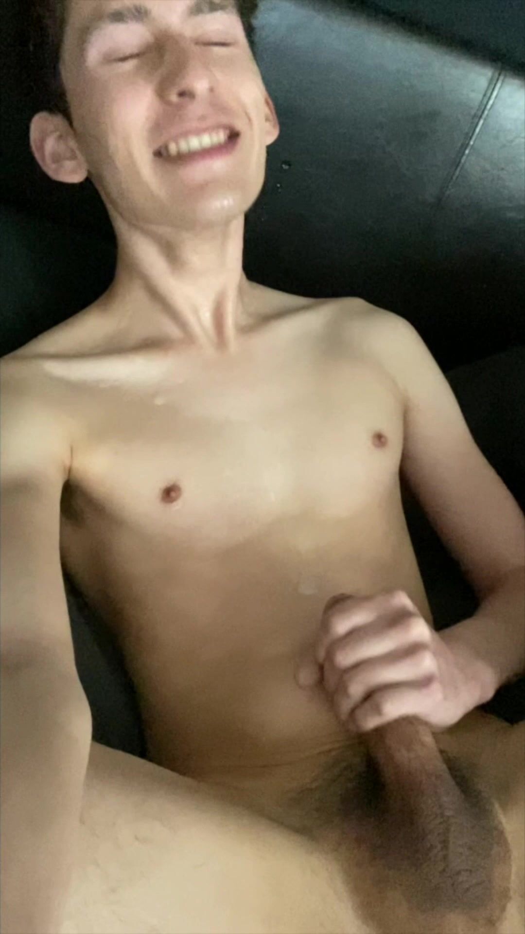 Liam Fuentes Corazondevidrio strikes a pose