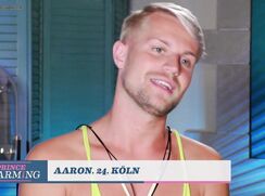 Guys showing bums on sun deck CAM BOYS PORN