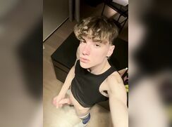 hunk blond Max jerking in the kitchen