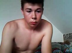 Hairy ass lad on webcam