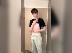 [MC] Maxence jerks off in the changing room