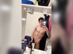 European hunk jerks off at home and fingering himself in the ass