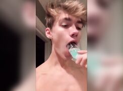 A guy from Portland (USA) is just learning gay sex. Will you help him