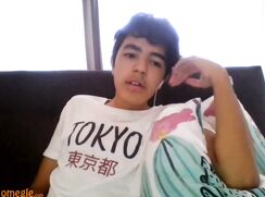 Latino jerks off sperme