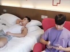 骚零偷玩朋友_Fucked by a friend