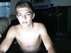 19 yo cute chill wank in his room