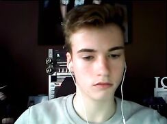 WT05 - Hot AF Fit Twink Shows Ass