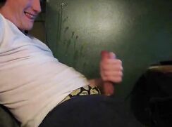 wanking while mum vacuum,now she must to clean the wall boys porn