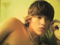 cute face chill night wanking chat with...