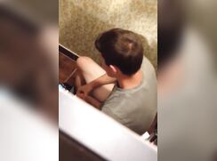 TEENAGER SNEAKS OFF TO BATHROOM TO WANk