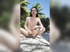 Exposed - Quentin (22) at the beach again