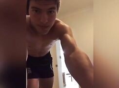 fit muscle brunette wankin show cam boys porn