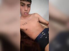 Igor Mello gozando na punheta gay porn tube