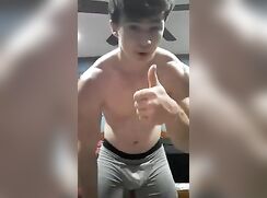 hot bodybuilder flexing pt2