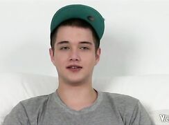 newbie cums on his own chin