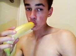 Twink loves his bananas cam boys porn