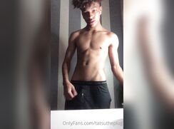 tatsutheplug black muscle boy teases