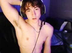 iantease flexes & wanks