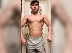 Robert cano bodybuilder flexing tors4