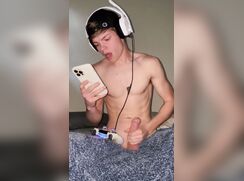 GAMERS ARE ALWAYS HORNY (NO CUM)