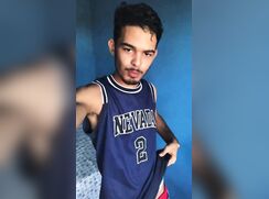 Magrinho peludo dotado gozando