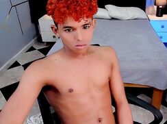 Beautiful Noah Jerking and Flashing Cam Porn