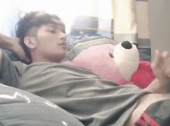 YOUNG VIETNAMESE TEEN JERKS OFF - CUM