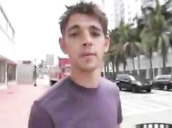 Baise en public sur un chantier fucking young men at work public