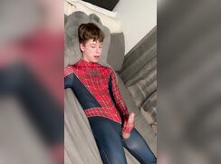 [HBW] Spiderman Is Cumming 381145