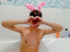 Luxallenn on webcam in the Bath Twinks Porn