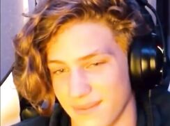 cute aussie blonde jerk chating to girl