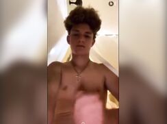 fanastic 5 cutes guys wanking