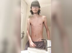 The skinny Geordie boy cums in a beanie