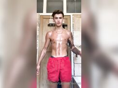 [  MENINO TATUADO E ATLÉTICO GOZA NUMA PUNHETA NO BANHEIRO  ]